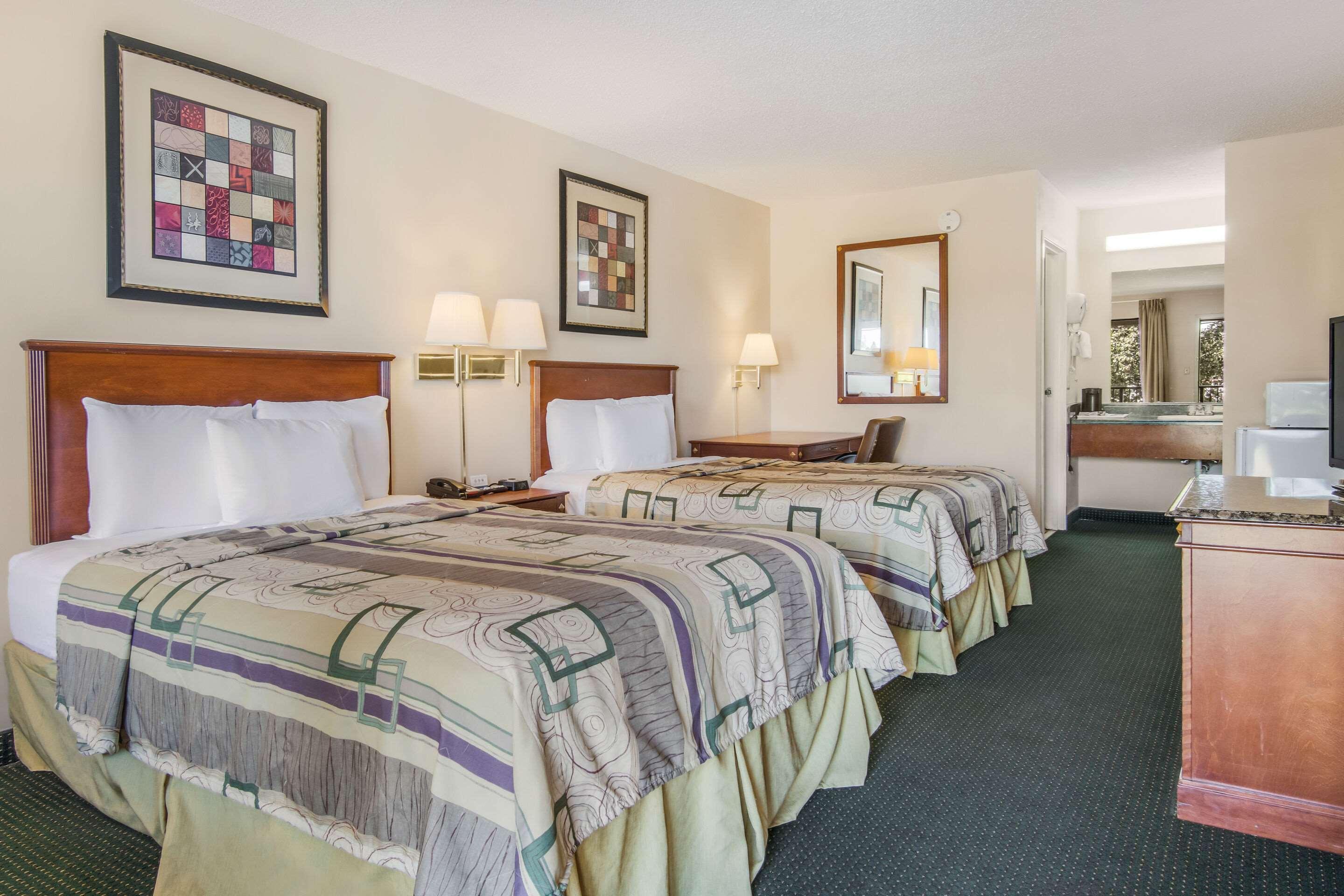 Rodeway & Hotel
