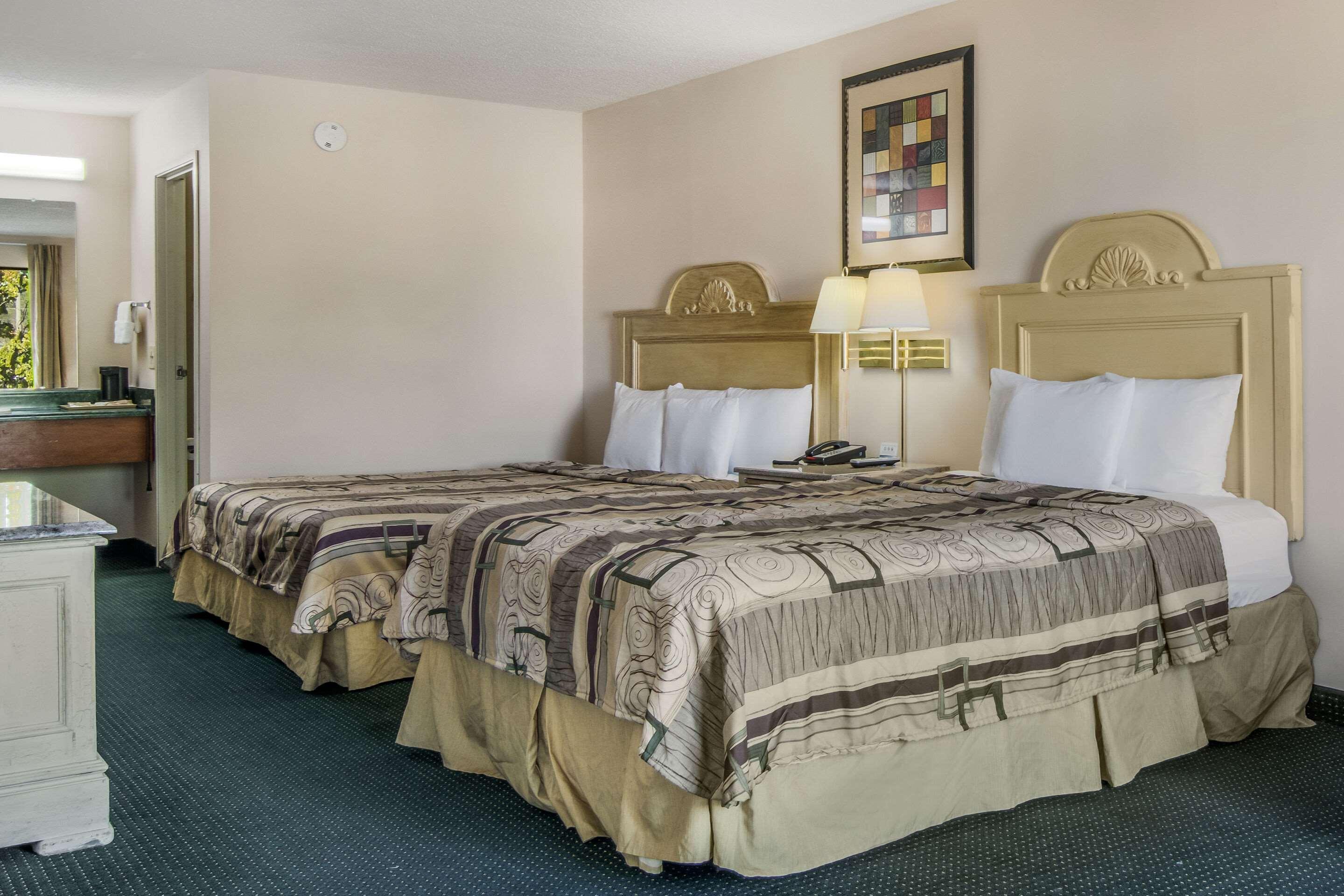Hotel Rodeway & Dublin